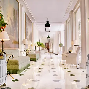 Le Bristol - An Oetker Collection Отель