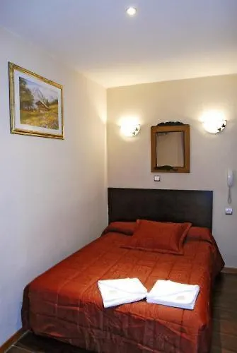 Hotel De L'Aveyron París 0*,  Francia