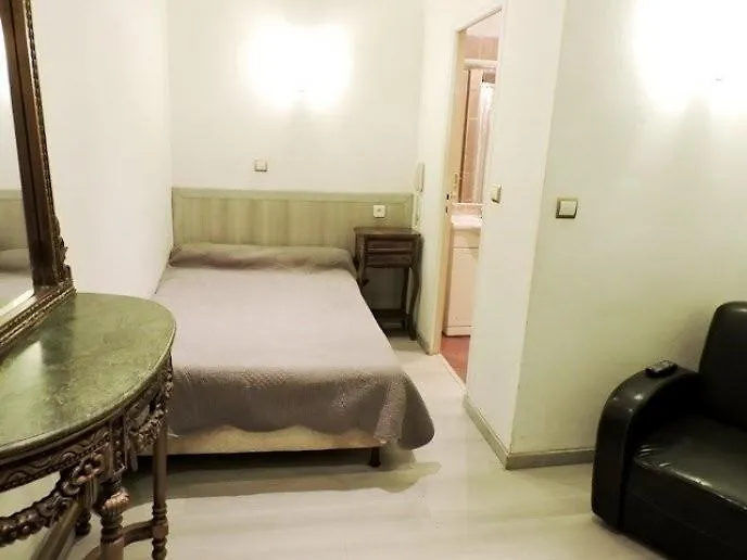 Hotel De L'Aveyron París
