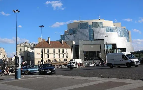 Hotel De L'Aveyron París